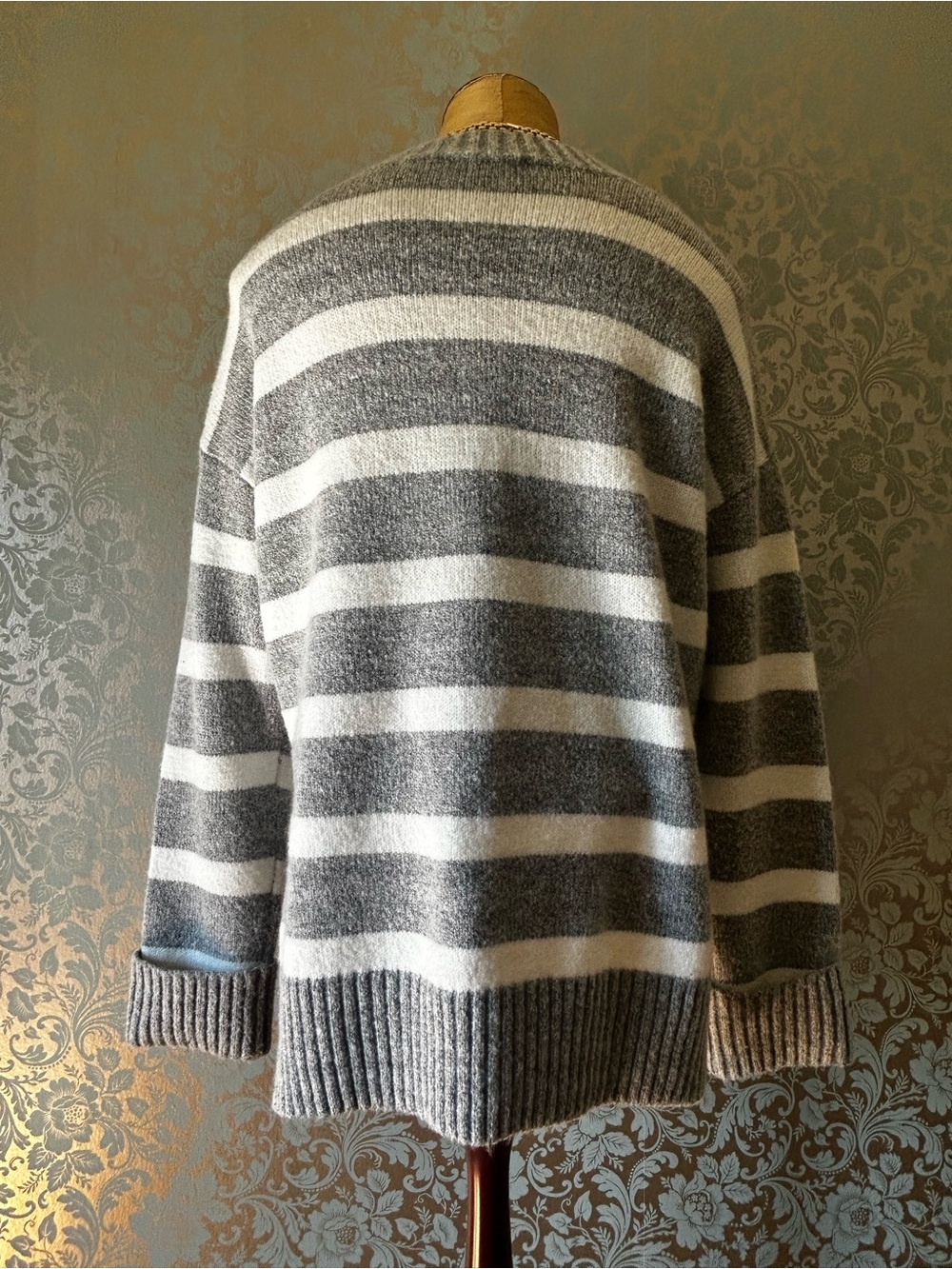 Dex Grey & White Striped Oversized Knit Pullover Sweater - Size M - Picture 4 of 8